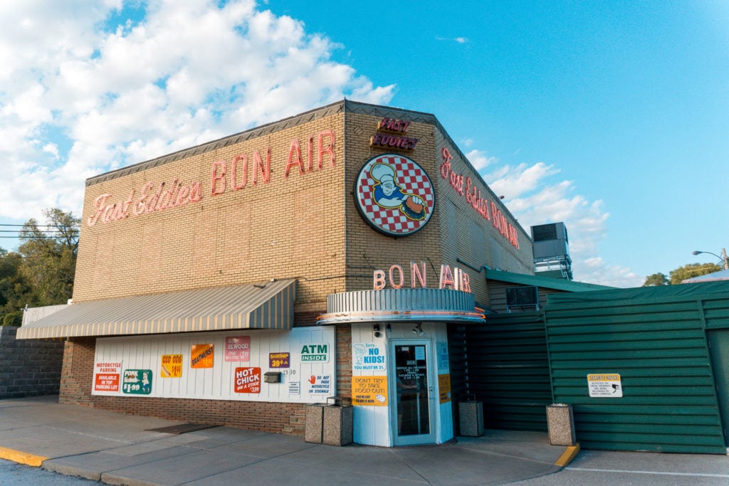 Fast Eddie's Bon Air in Alton