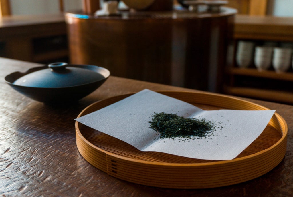 Plate with green tea leaves on it YOROZU - Fukuoka