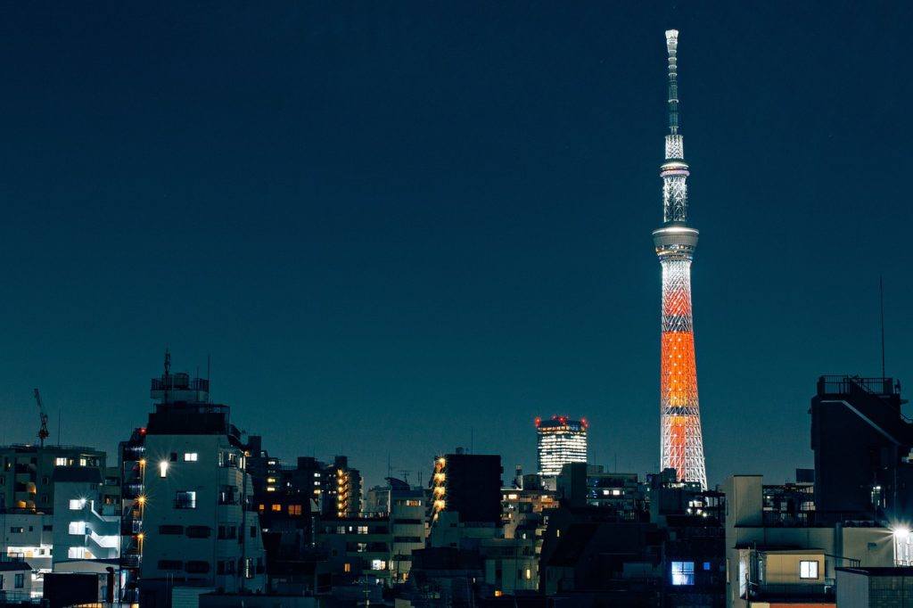 Nighttime photo of the Tokyo Skytree tower