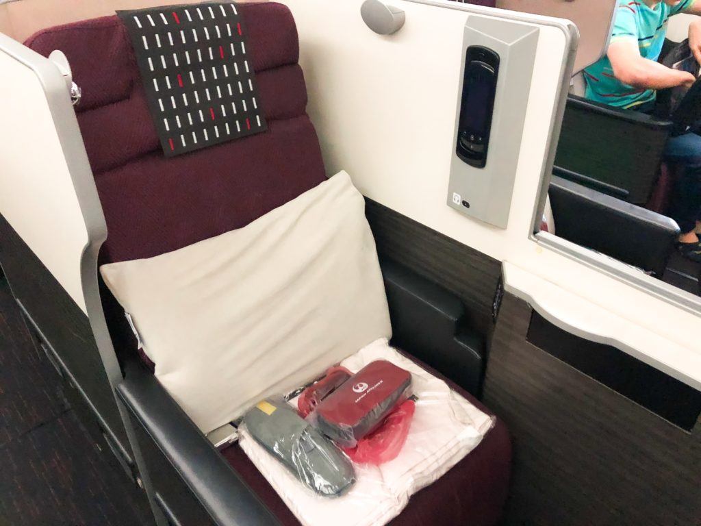 Japan Airlines business class seat 787