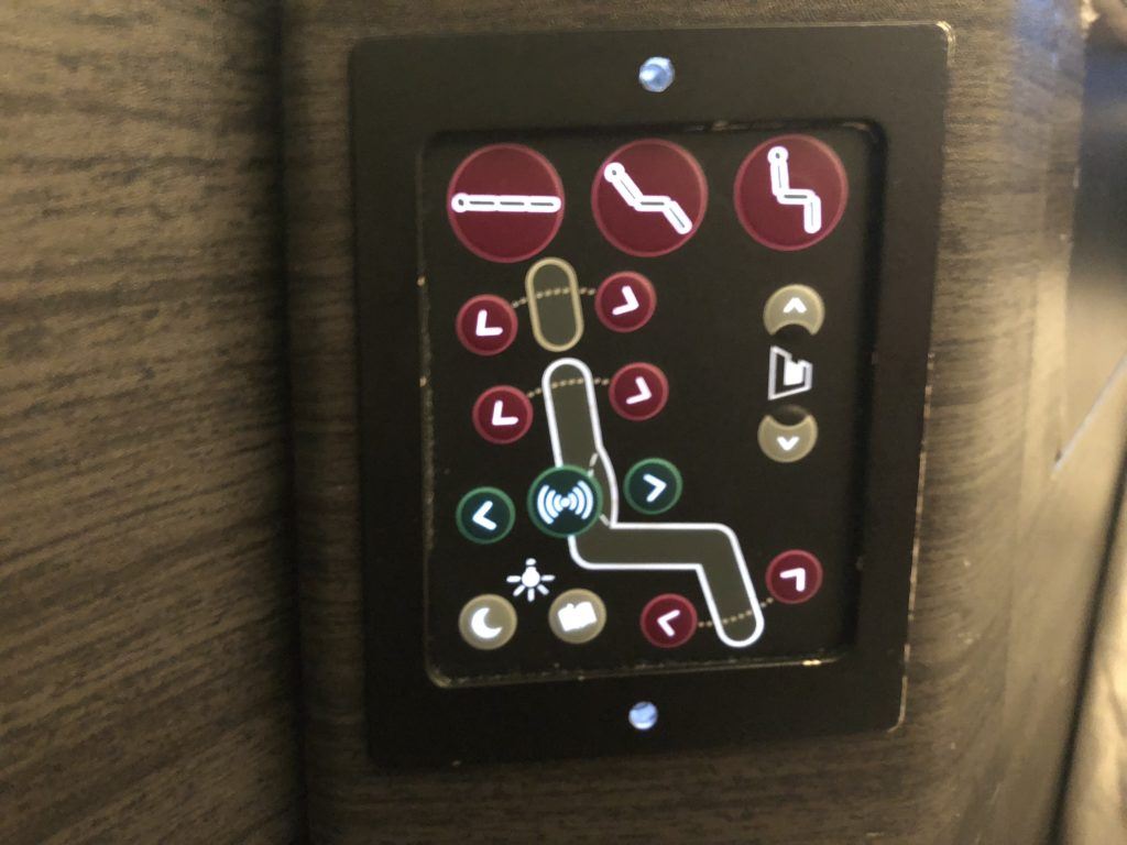 Here are the controls for adjusting your seat as well as overhead lighting on JAL business class