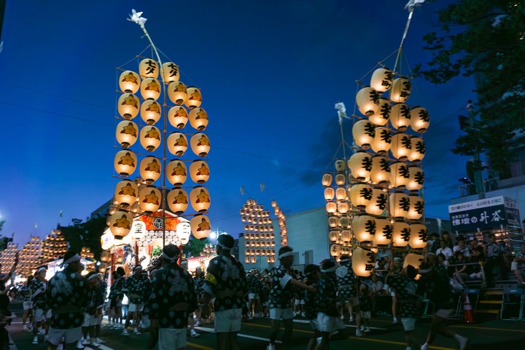 Balancing kanto poles with lanterns at Akita Kanto Matsuri in Japan